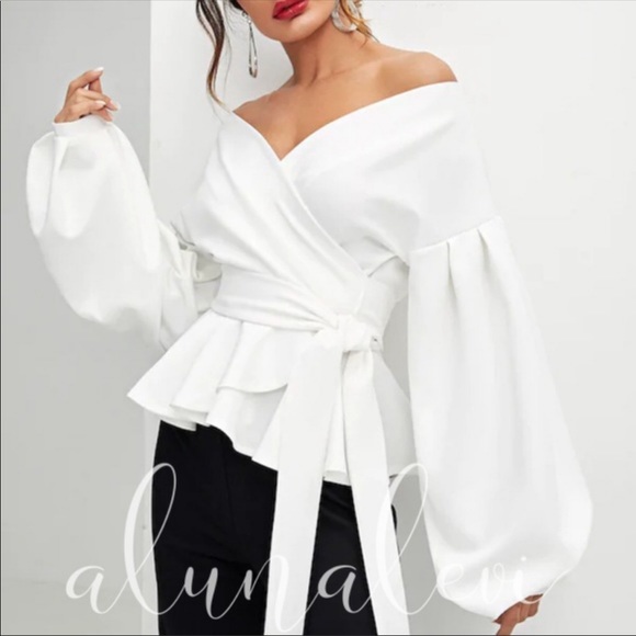 Boutique Tops - 🔥LAST ONE!🔥 BALLOON SLEEVE WRAP BLOUSE